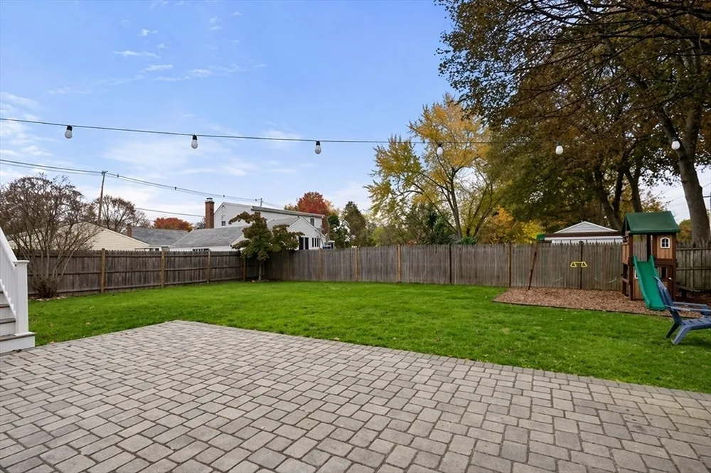 220 Lynn St, Peabody, MA 01960