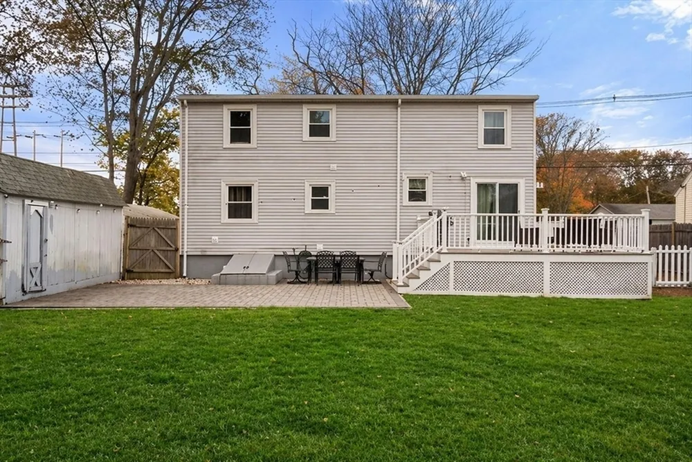 220 Lynn St, Peabody, MA 01960