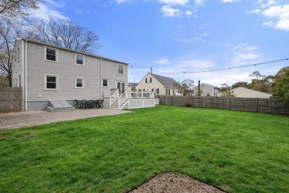 220 Lynn St, Peabody, MA 01960