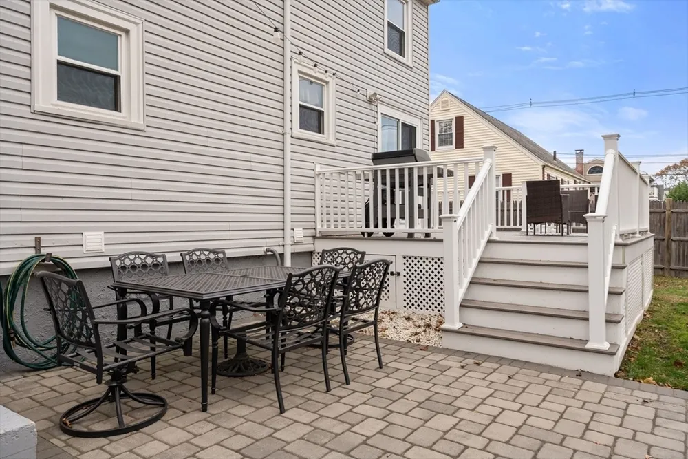 220 Lynn St, Peabody, MA 01960