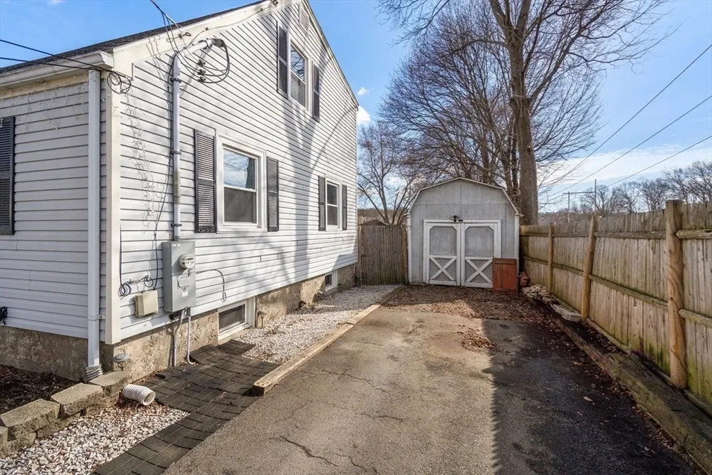 220 Lynn St, Peabody, MA 01960