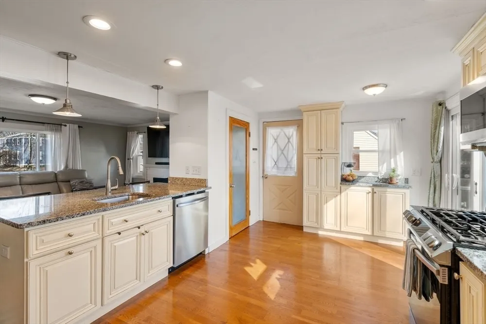 220 Lynn St, Peabody, MA 01960