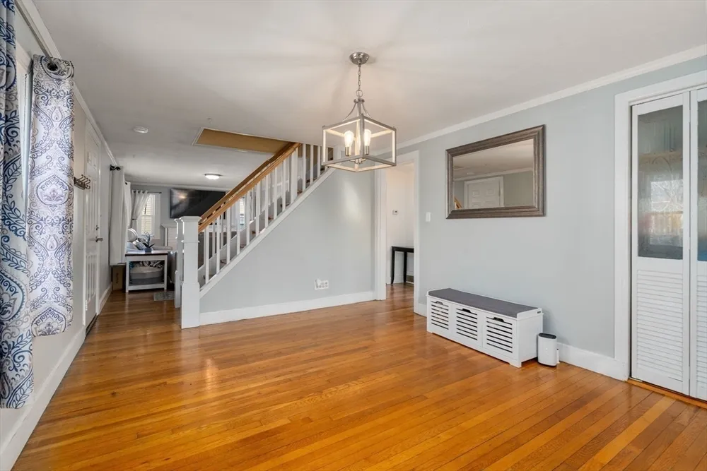 220 Lynn St, Peabody, MA 01960