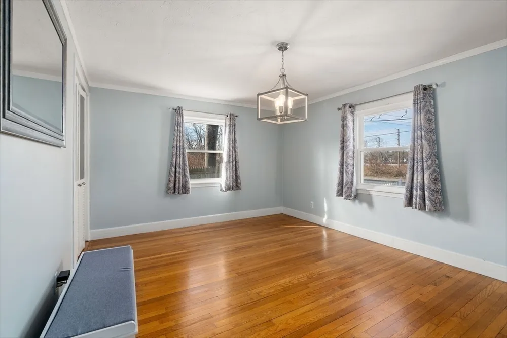 220 Lynn St, Peabody, MA 01960