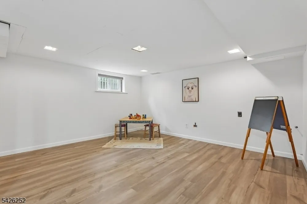 145 Bryant Ave, Springfield, NJ 07081