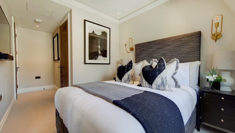 Fourth Floor Three Bedroom Penthouse To Let, Prince of Wales Terrace, Kensington, W8 Image 9