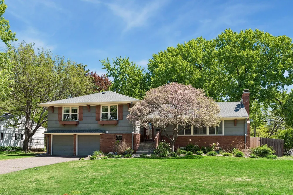 6717 Southdale Rd, Edina, MN 55435