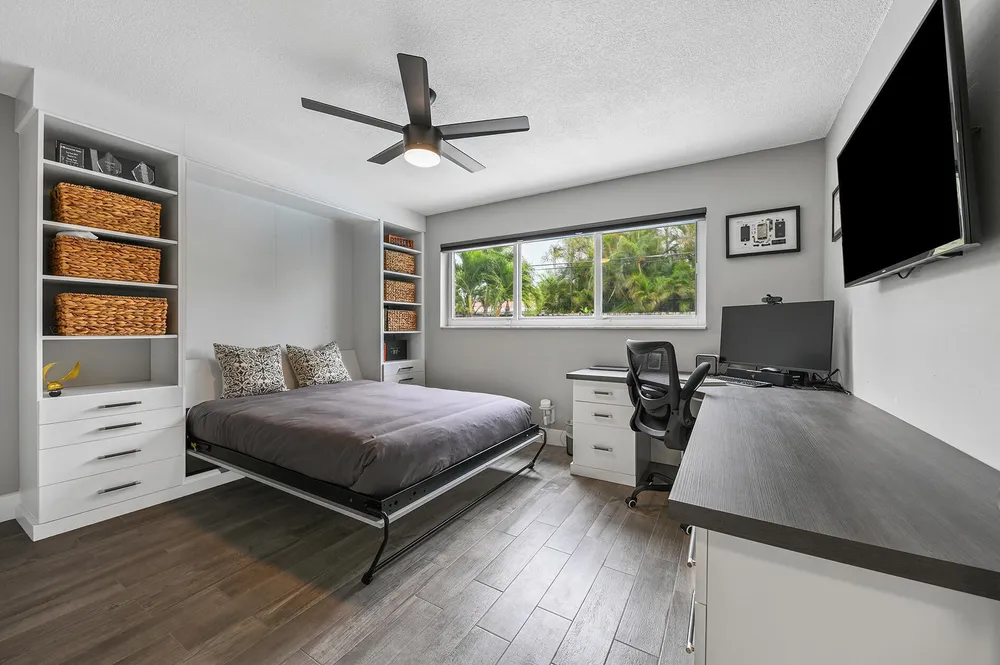 282 NE 27th Ct, Boca Raton, FL 33431