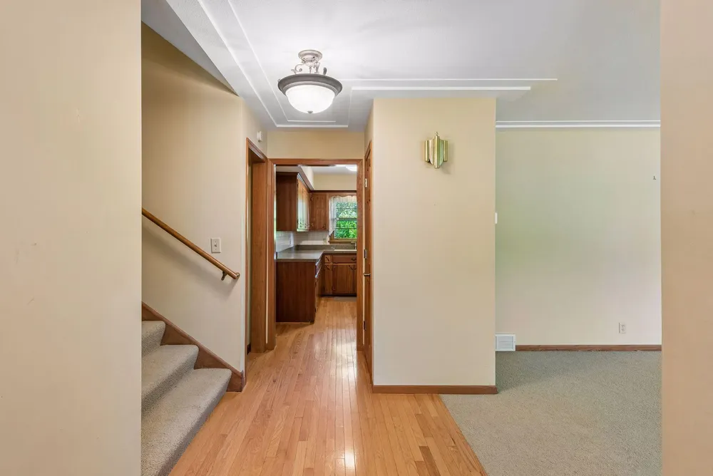 6717 Southdale Rd, Edina, MN 55435
