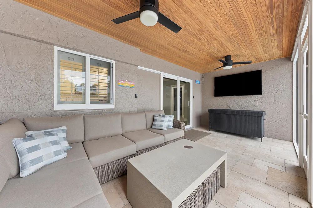 282 NE 27th Ct, Boca Raton, FL 33431