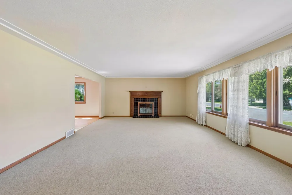 6717 Southdale Rd, Edina, MN 55435