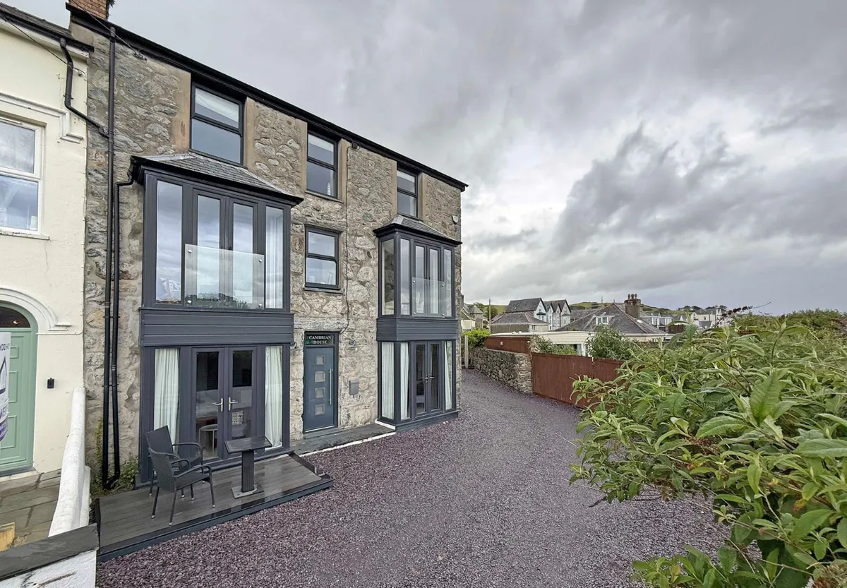 Cambrian Terrace, Criccieth, Gwynedd, LL52