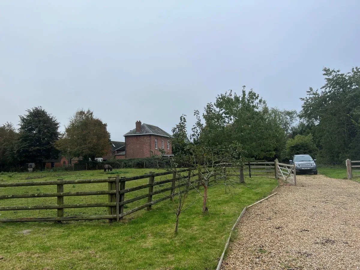 LIMES BUNGALOW, MIDDLE LANE, NETHER BROUGHTON