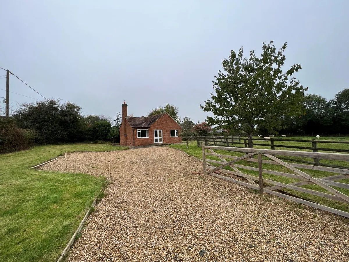 LIMES BUNGALOW, MIDDLE LANE, NETHER BROUGHTON