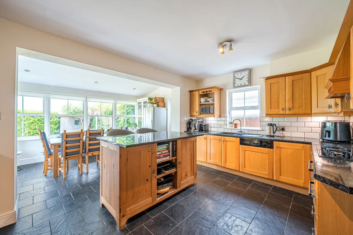 Barnett Wood Lane, Ashtead, KT21 photo 3