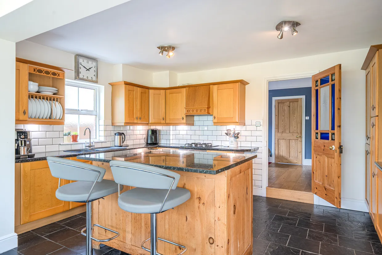 Barnett Wood Lane, Ashtead, KT21 photo 9