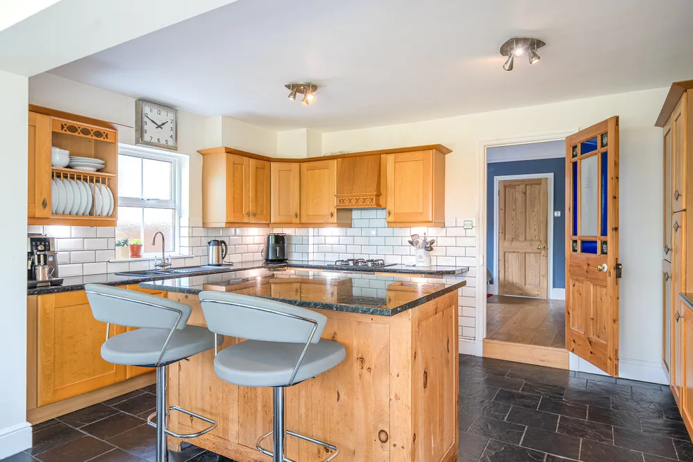 Barnett Wood Lane, Ashtead, KT21 photo 9