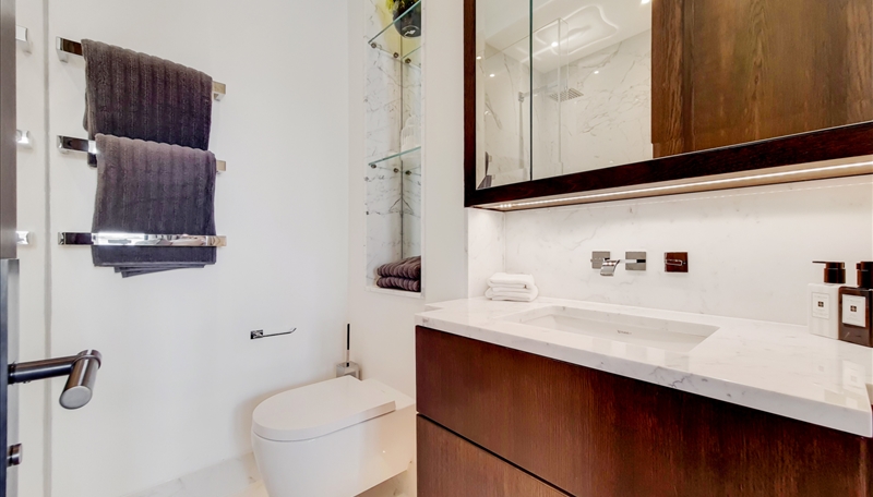 Luxury Two Bedroom Apartment To Let  W8  Juliet Balcony Image 9