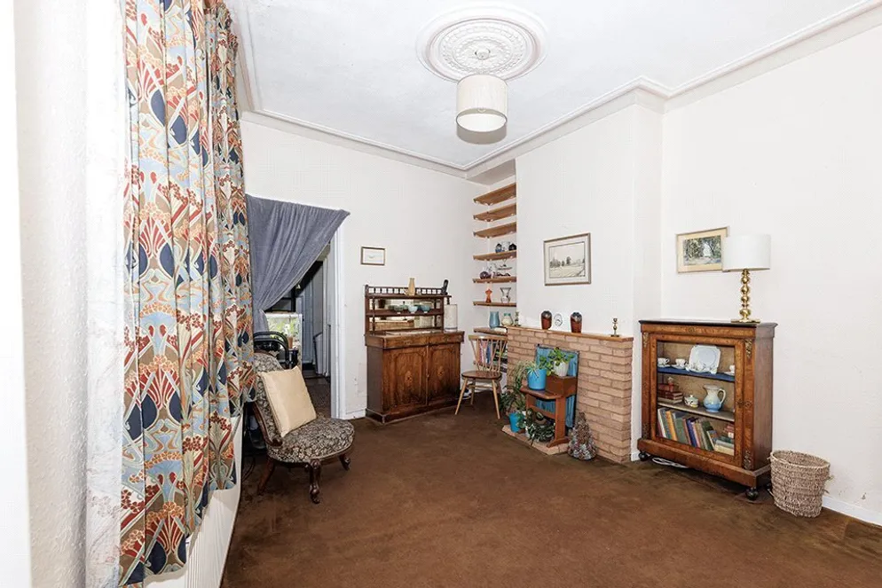 Property carousel item 4