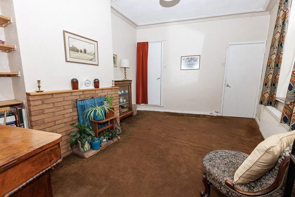 Property carousel item 5