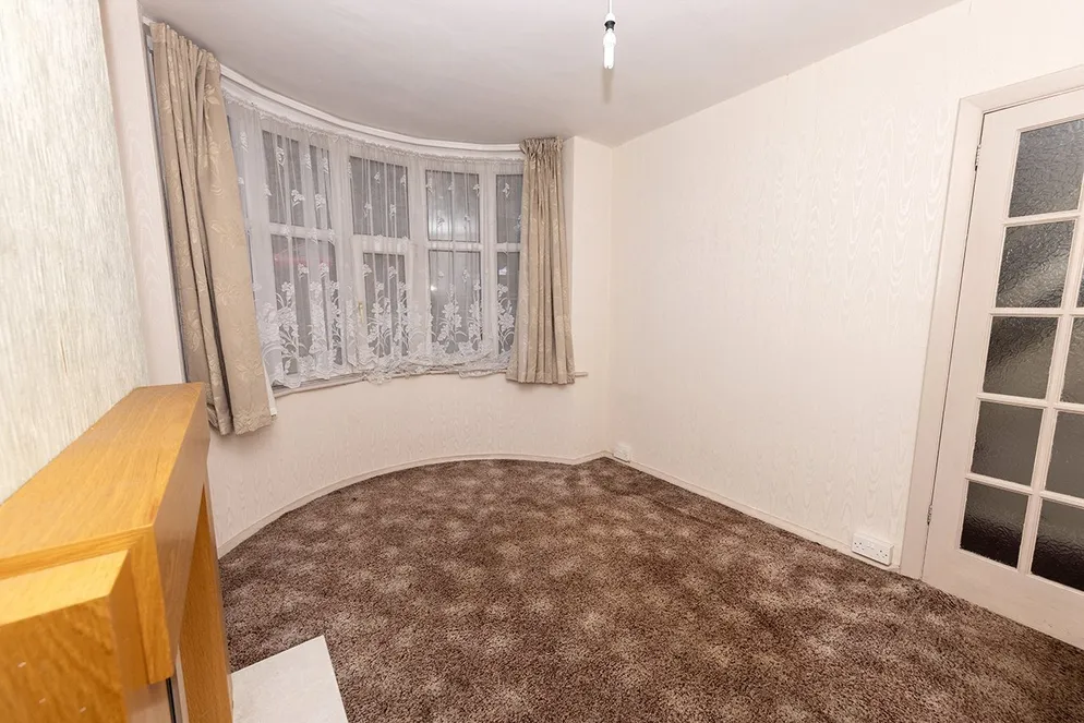 Property carousel item 3