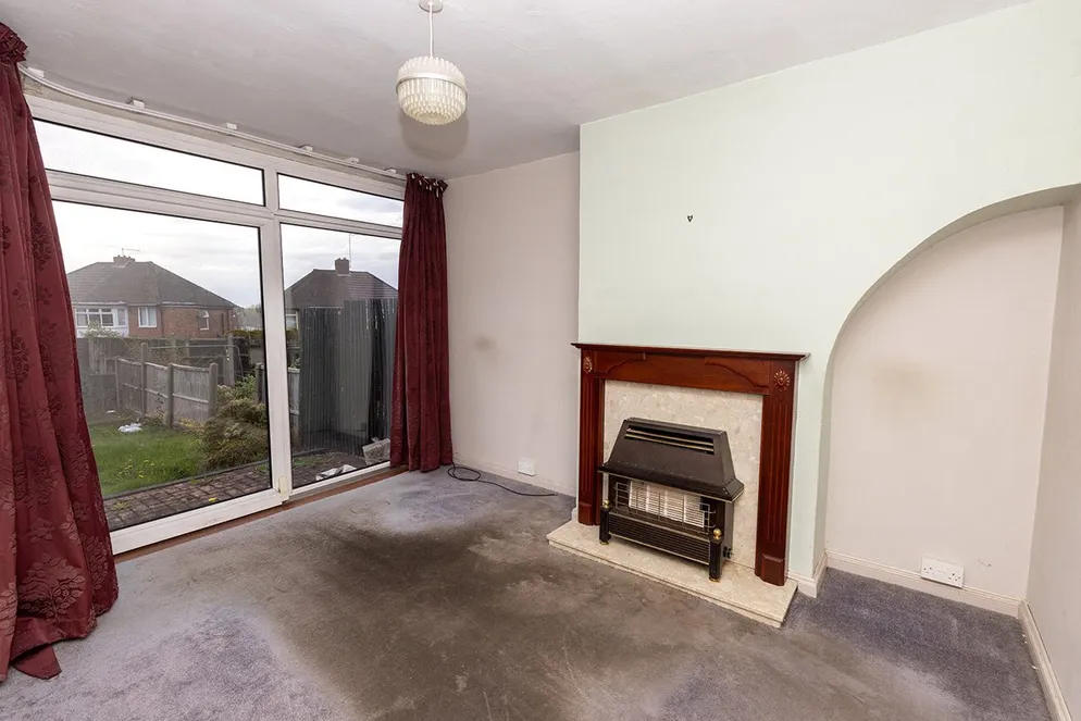 Property carousel item 4