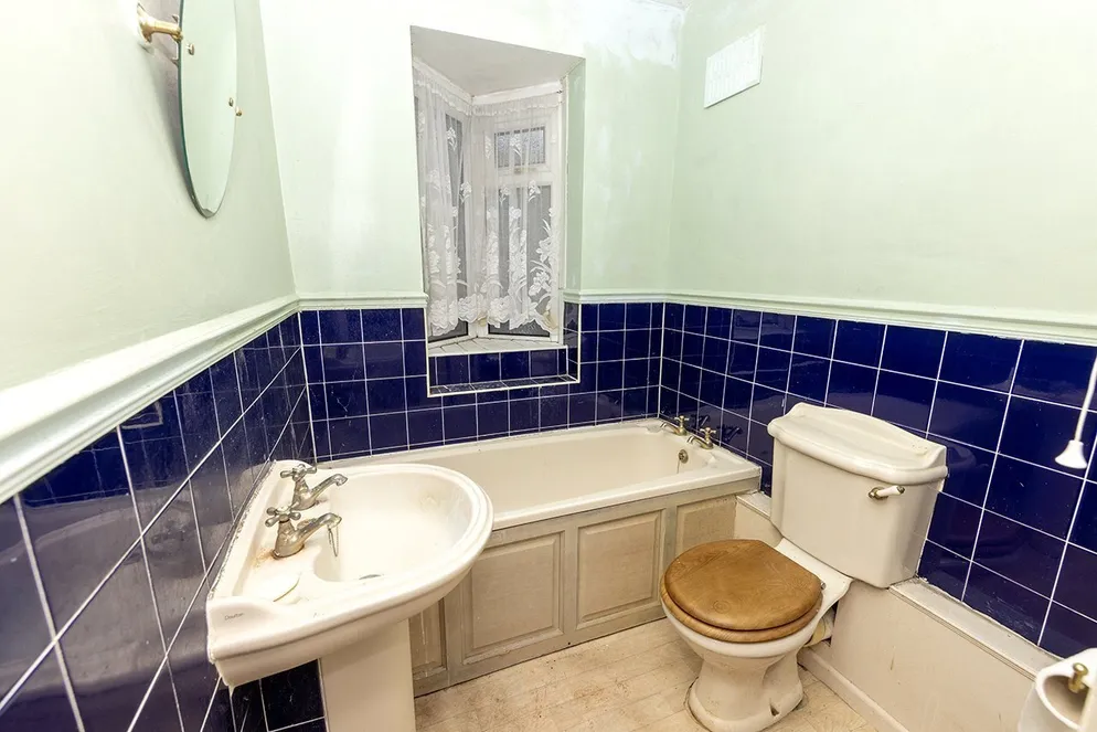 Property carousel item 7