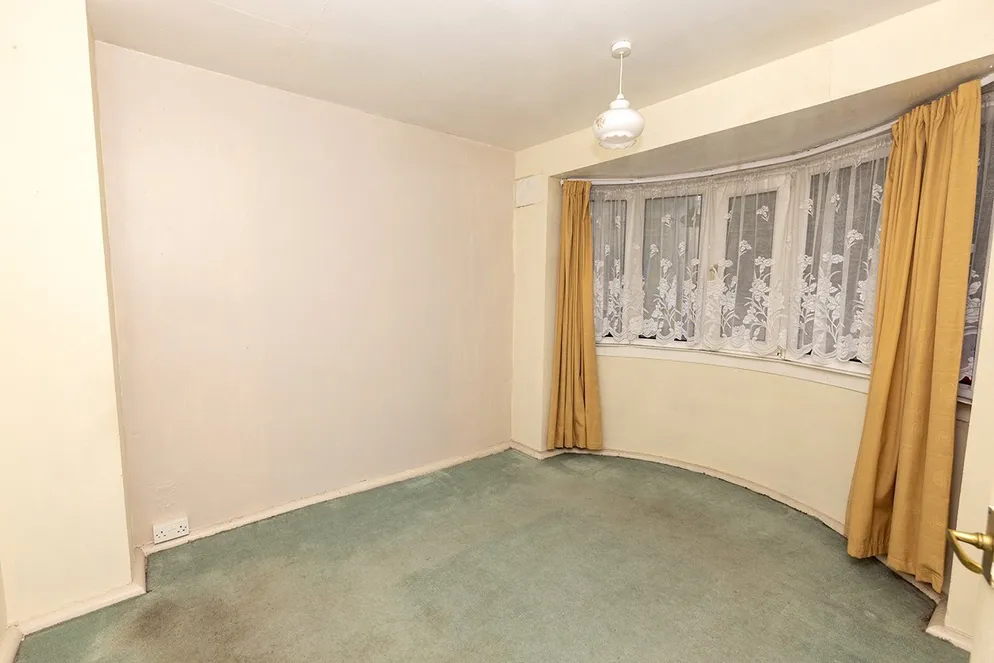 Property carousel item 8