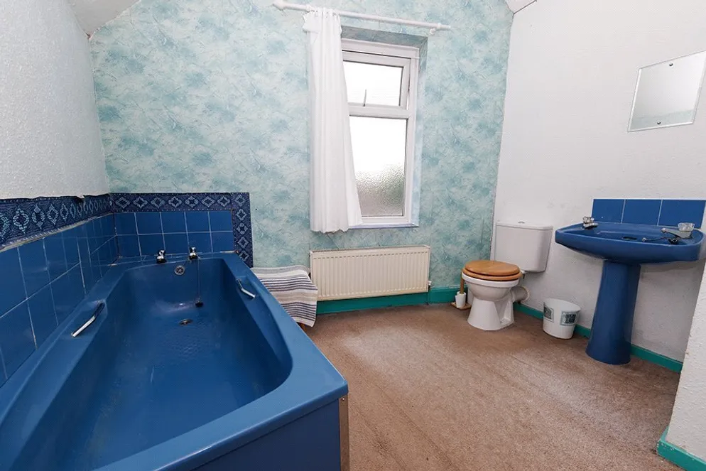 Property carousel item 13