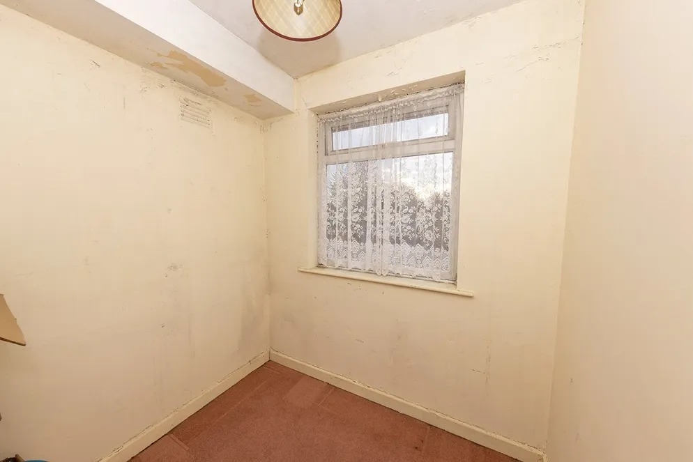 Property carousel item 10