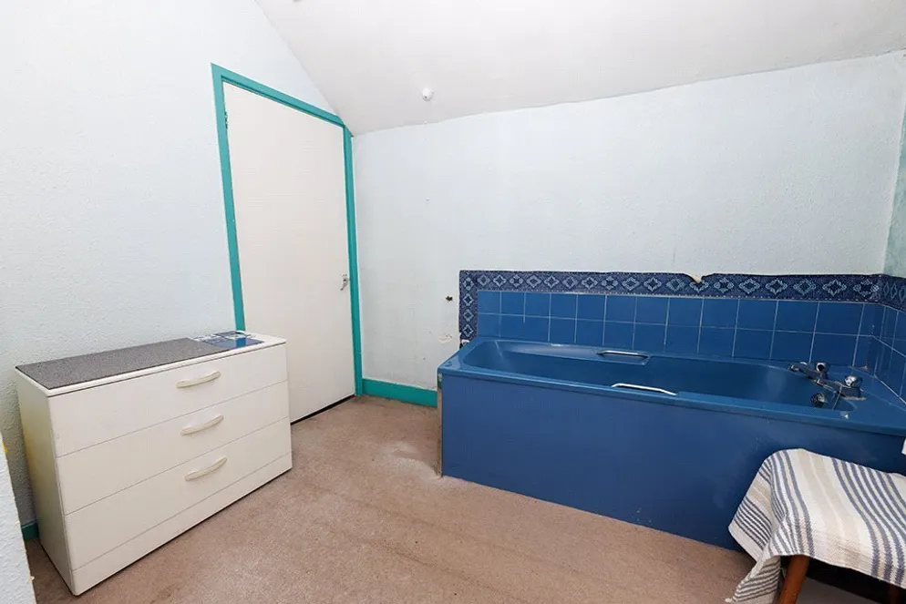 Property carousel item 14