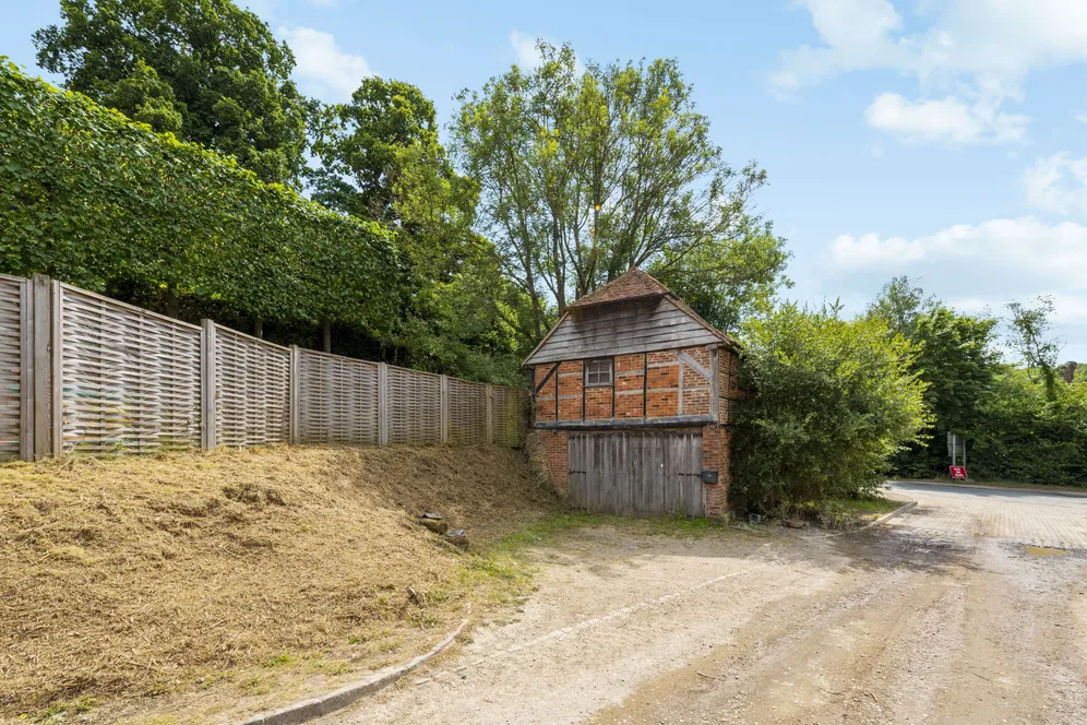 Sturt Road, HASLEMERE, GU27 photo 20