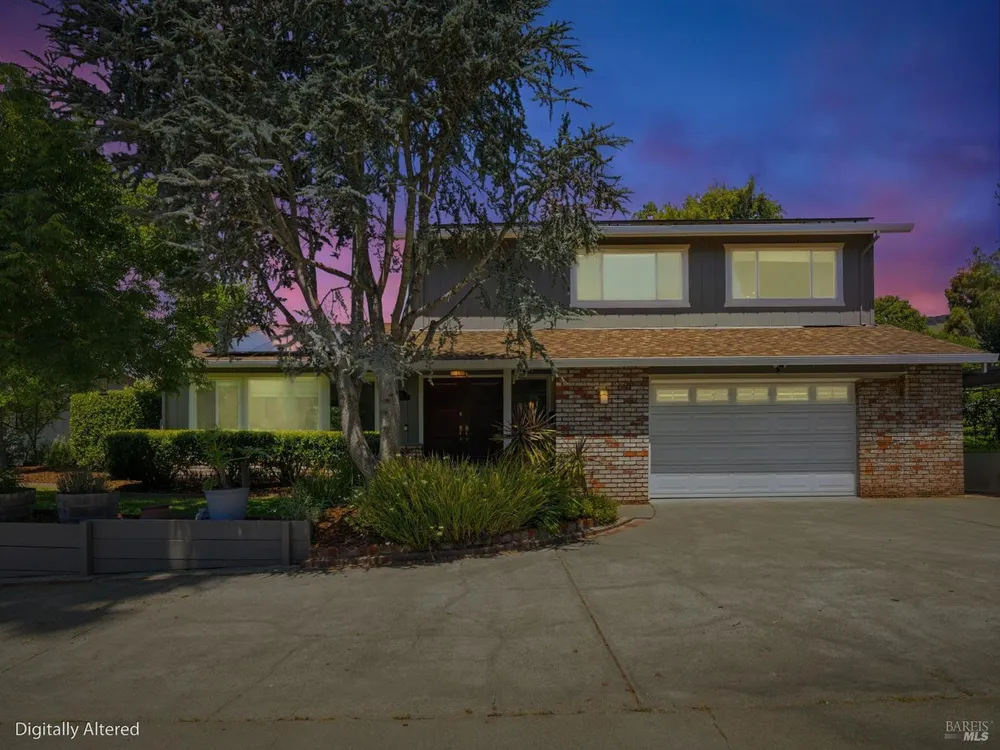 33 Manzano Ct, Novato, CA 94945