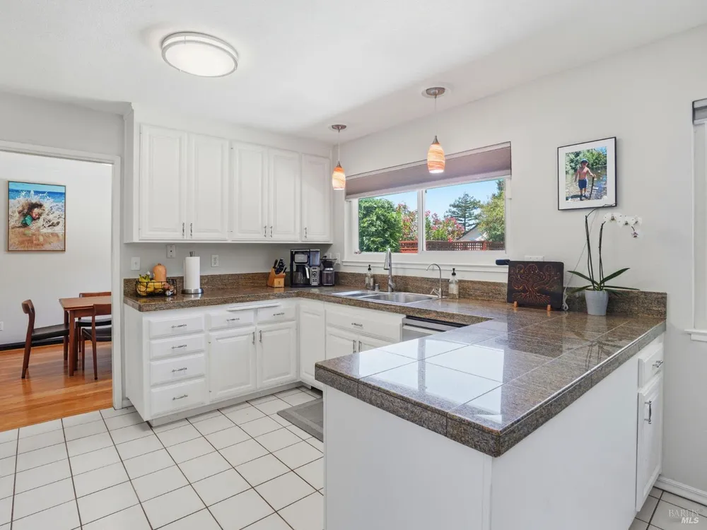 33 Manzano Ct, Novato, CA 94945