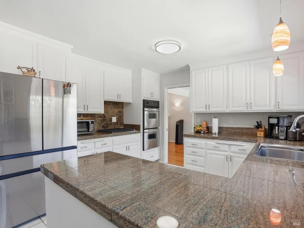 33 Manzano Ct, Novato, CA 94945
