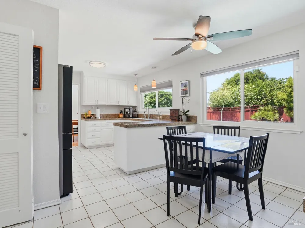 33 Manzano Ct, Novato, CA 94945