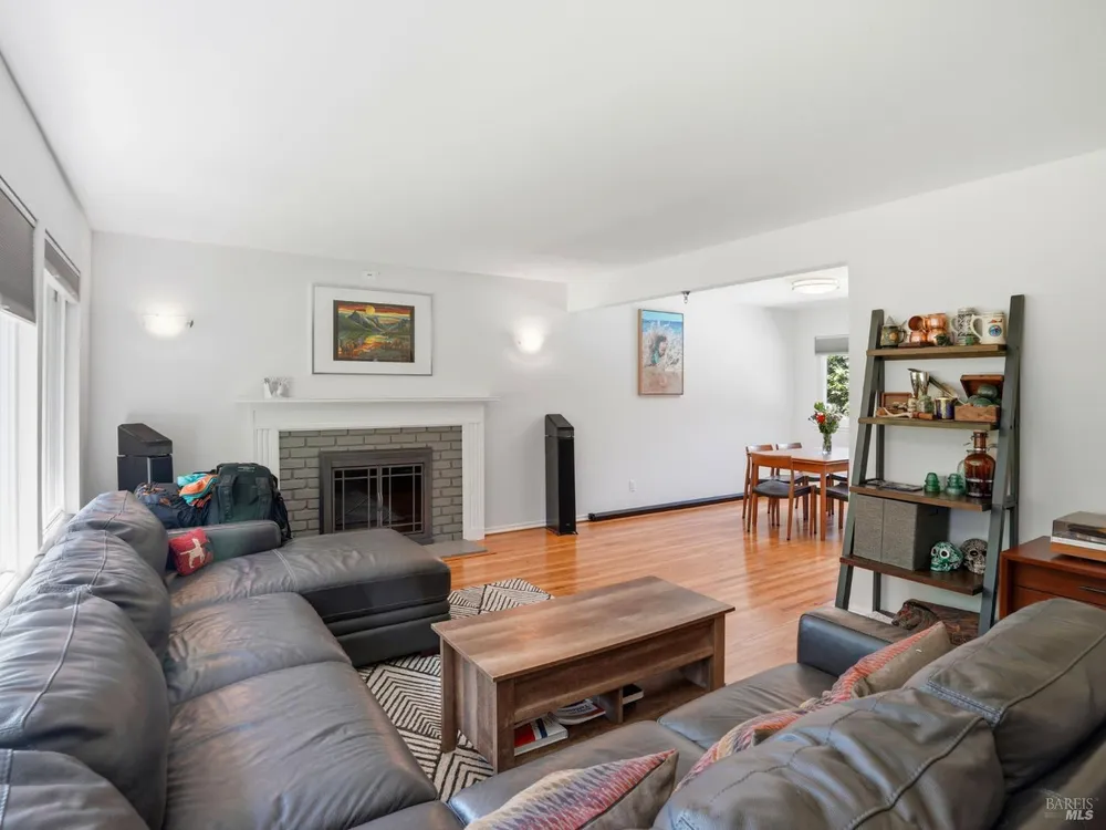 33 Manzano Ct, Novato, CA 94945