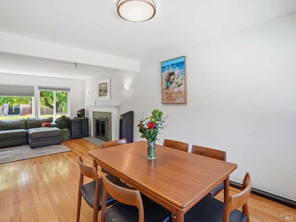 33 Manzano Ct, Novato, CA 94945