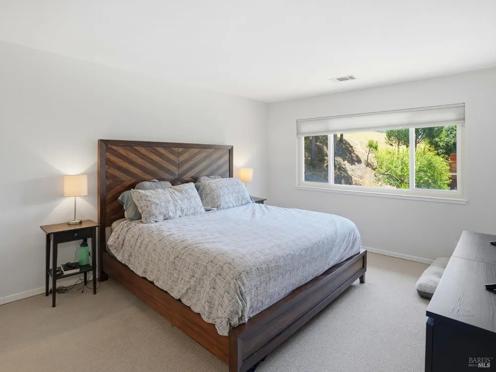 33 Manzano Ct, Novato, CA 94945