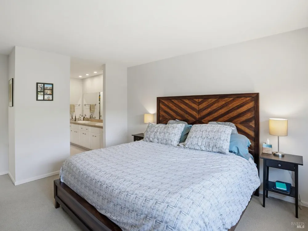 33 Manzano Ct, Novato, CA 94945
