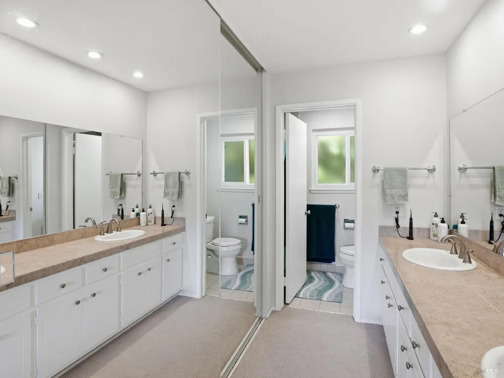 33 Manzano Ct, Novato, CA 94945