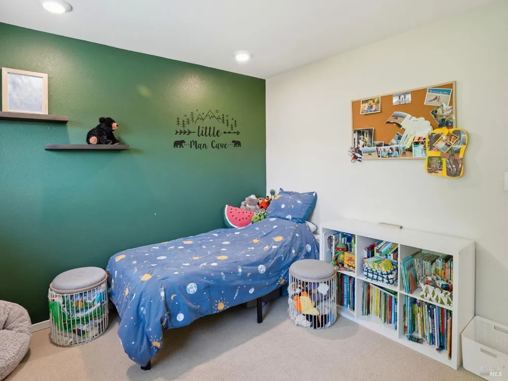 33 Manzano Ct, Novato, CA 94945