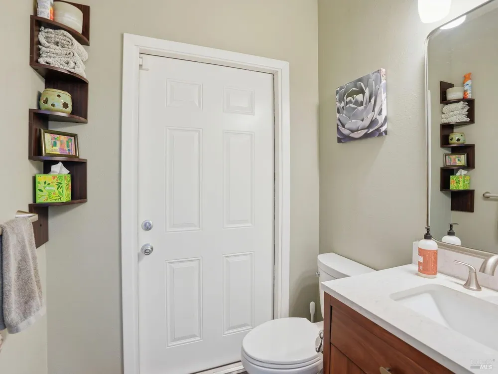 33 Manzano Ct, Novato, CA 94945
