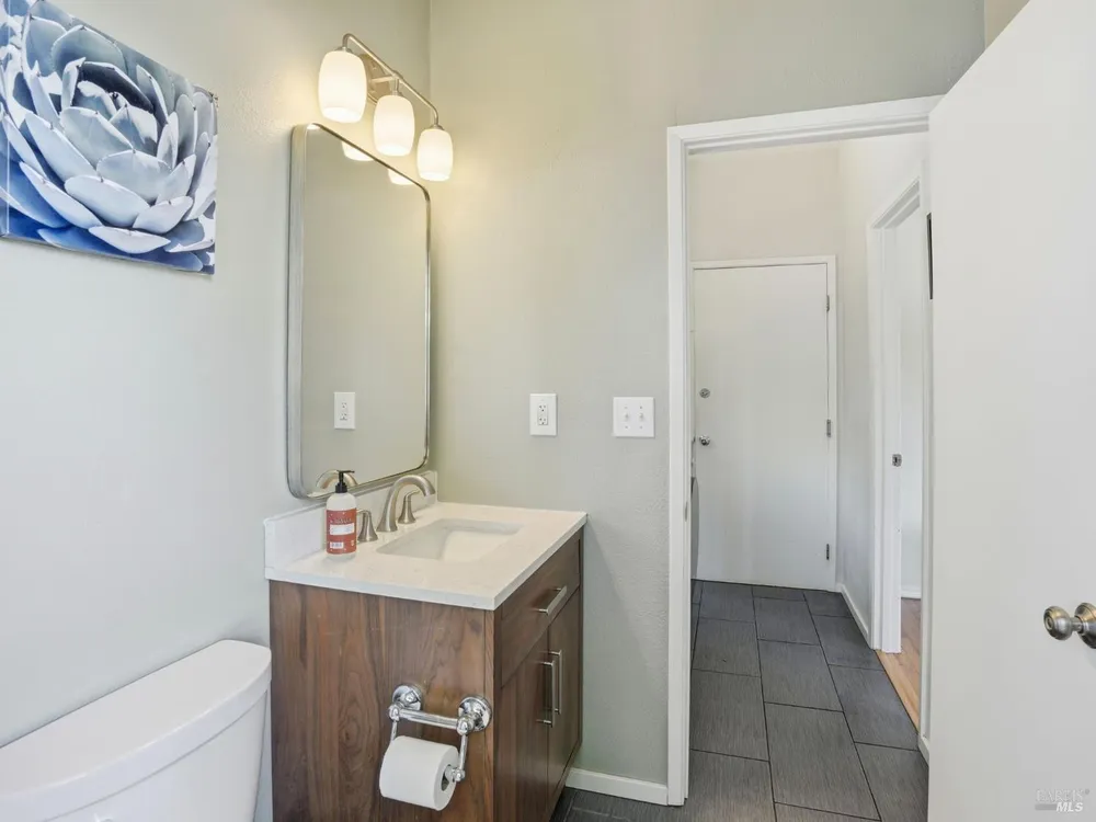33 Manzano Ct, Novato, CA 94945