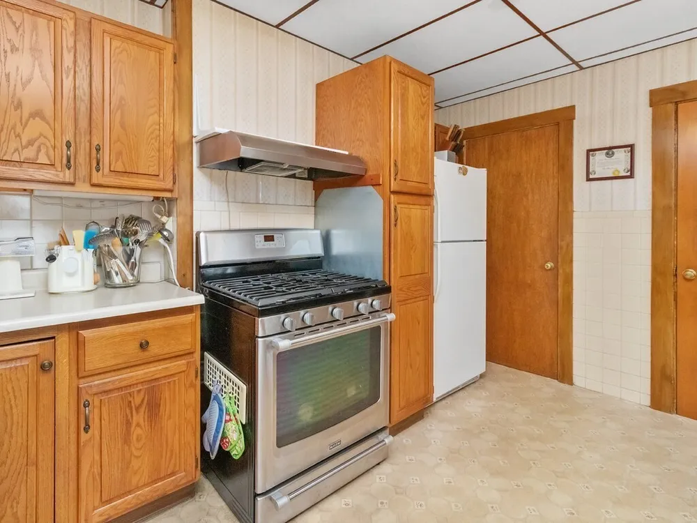102-104 Harvard St, Waltham, MA 02453
