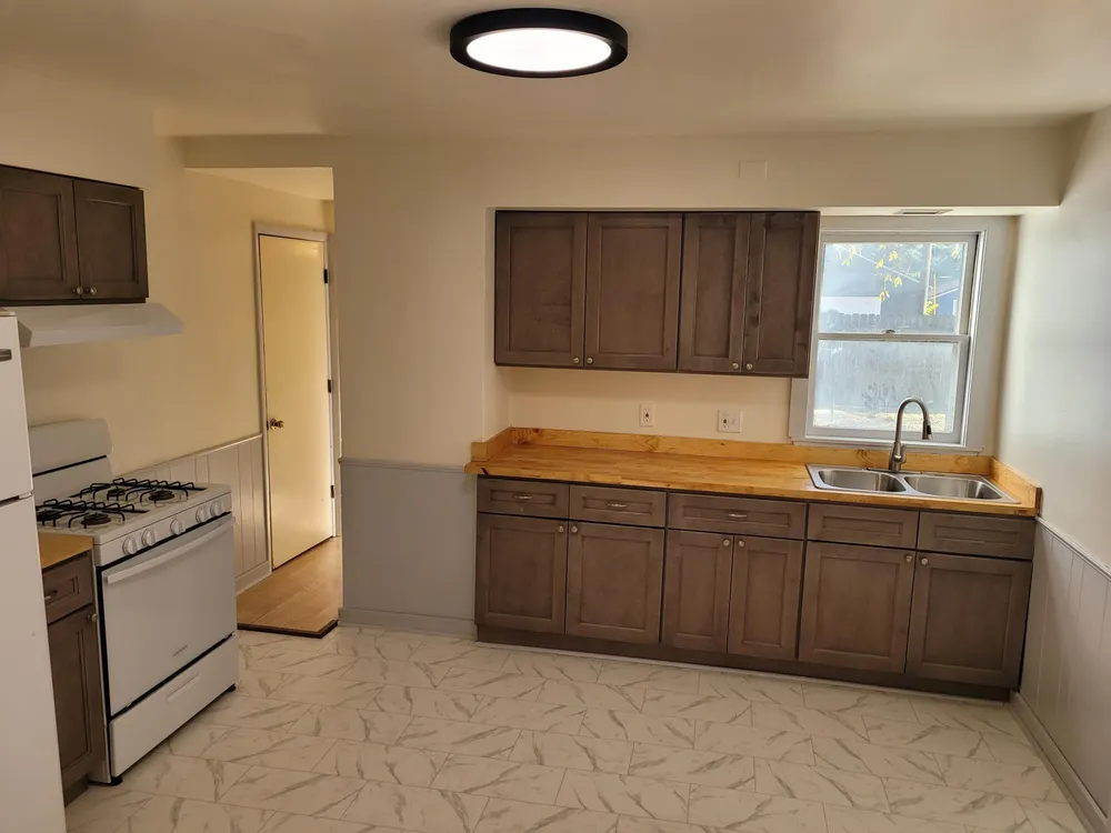 416 Daly St, St Paul, MN 55102-3532