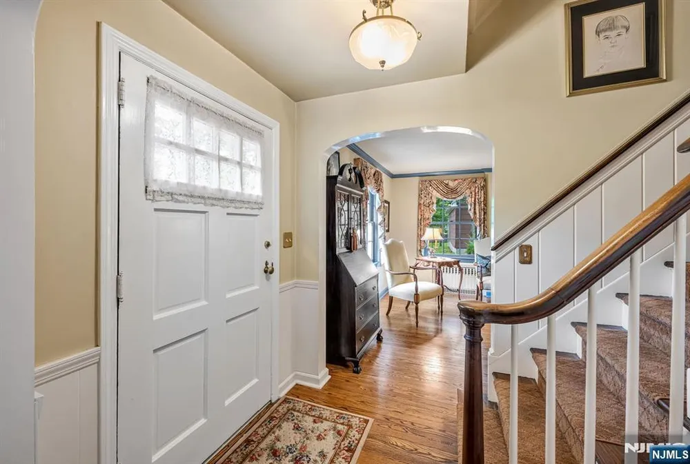 37 Van Dyke Dr, Ho Ho Kus, NJ 07423