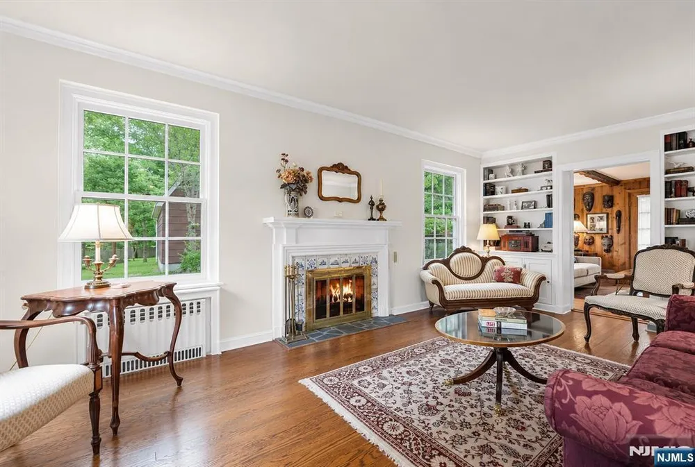 37 Van Dyke Dr, Ho Ho Kus, NJ 07423