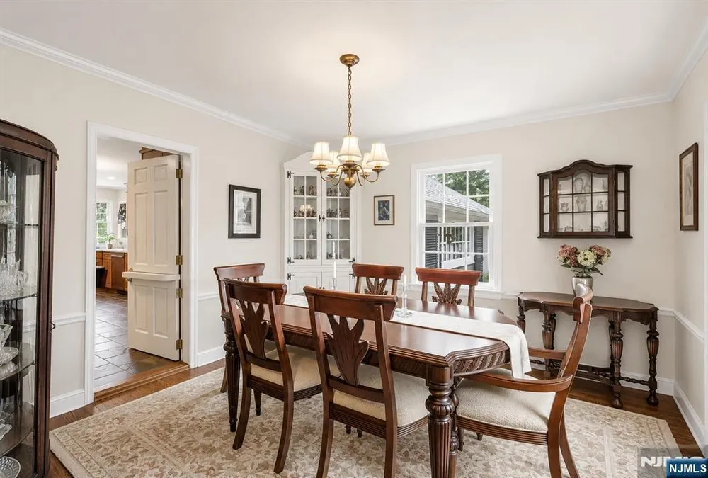 37 Van Dyke Dr, Ho Ho Kus, NJ 07423