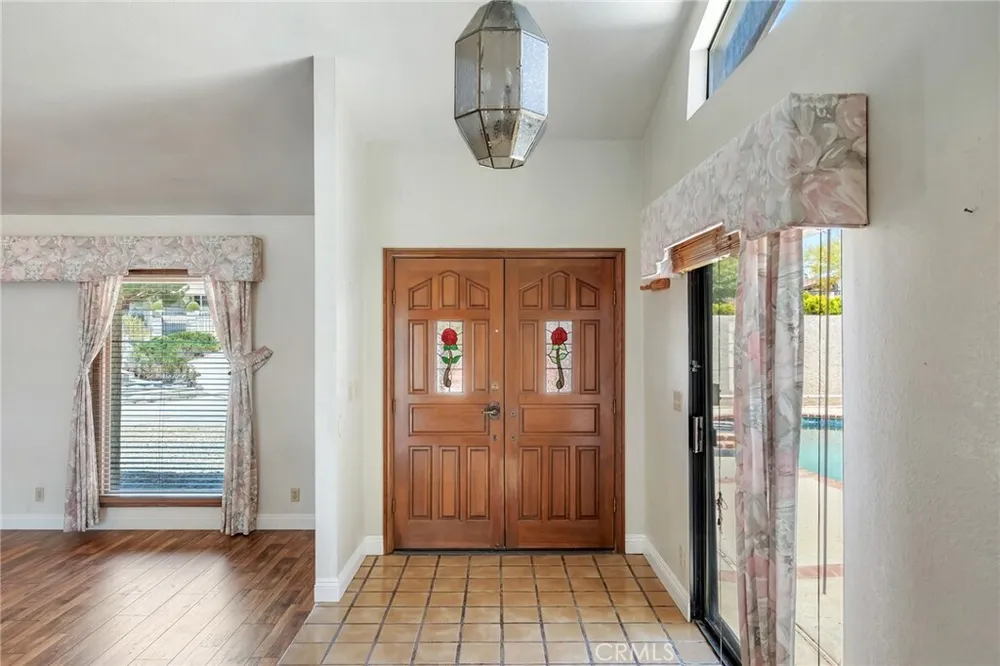 19585 Crest Dr, Apple Valley, CA 92307